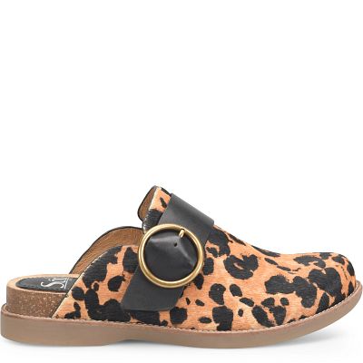 Billie shown in Coffee (Animal Print)