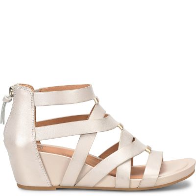 Vivi shown in Champagne (Metallic)