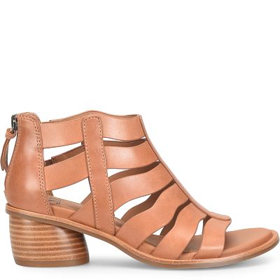 Carmen shown in Luggage (Tan)