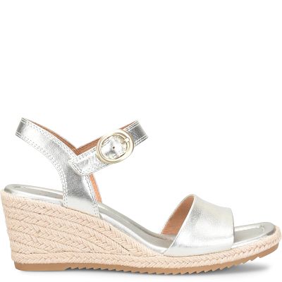 Inez shown in Light Platino (Metallic)