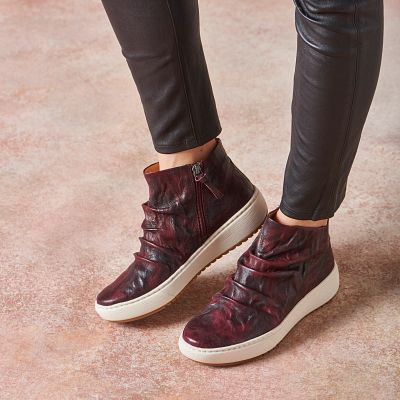 Waydell shown on model 