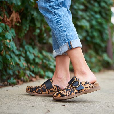 Billie shown on model 