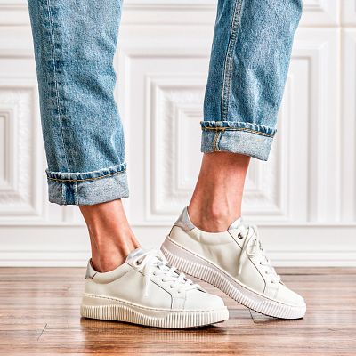 Fianna shown on model 